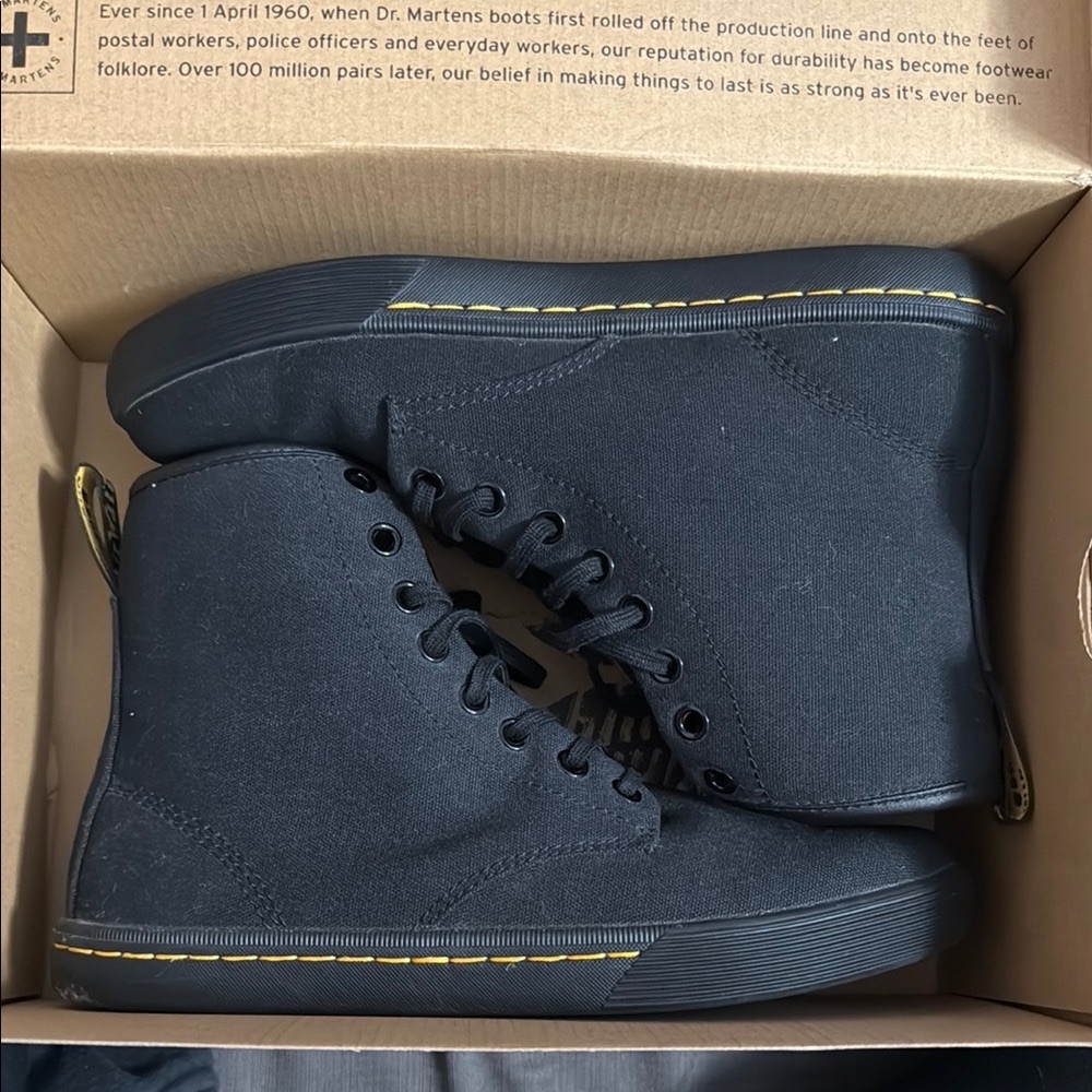 DR MARTENS BOOTS